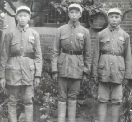 1950年，山东剿匪期间，战士张文凯在路上救了一个十三四岁的小姑娘，谁知道休息的