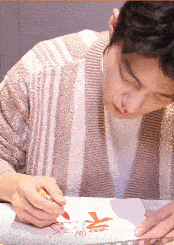 肖战说一切服务于作品娱乐圈也就肖战是来追求理想的，永葆一颗初心，心无旁骛的专注着