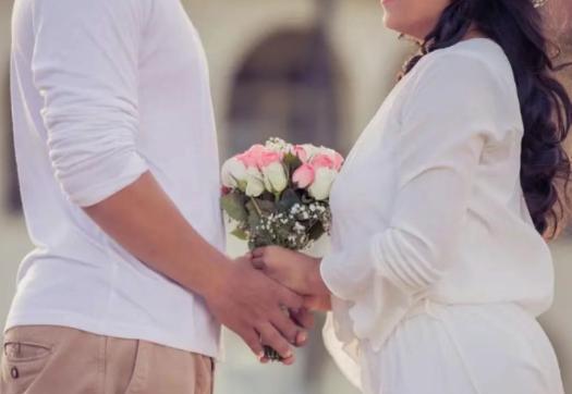 泪目了！黑龙江，一对夫妻离婚三十年都没再见过面，如今男方身患重病，女儿便安排两人