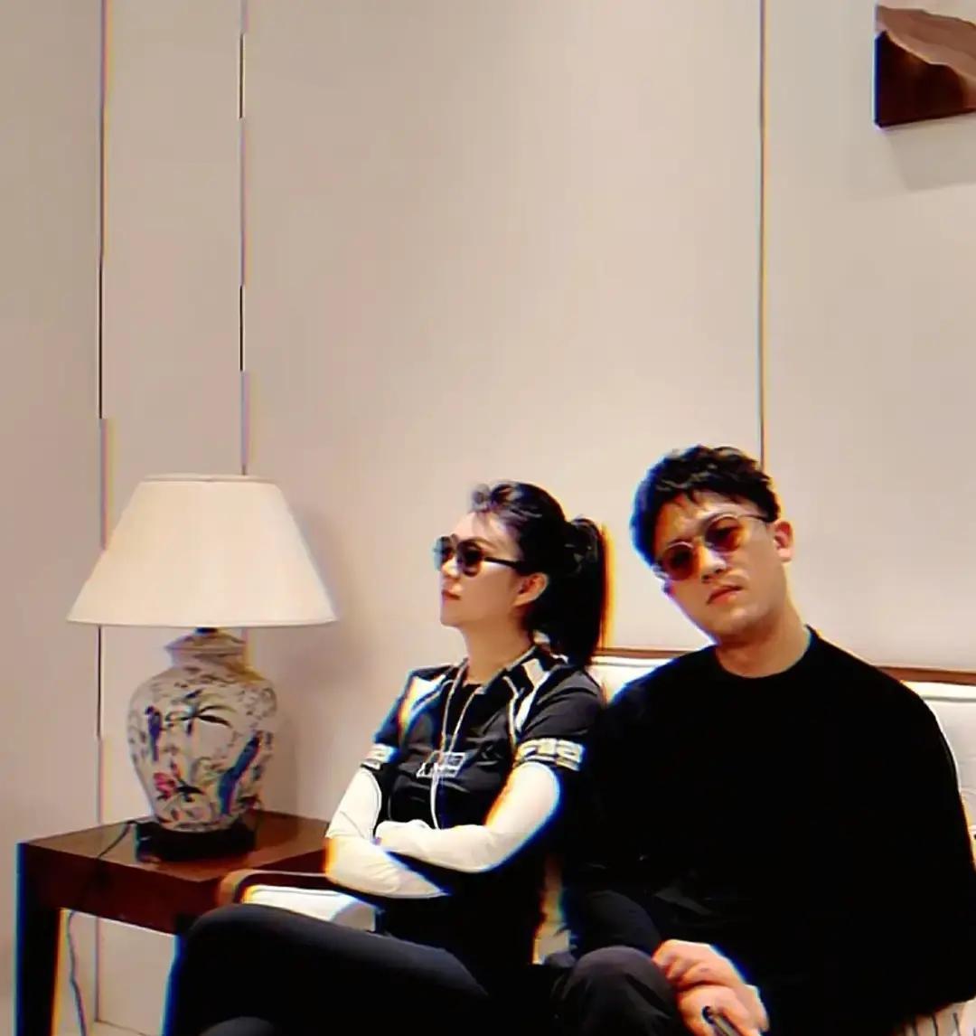 二饼和孙媛，这俩沈音毕业生的操作绝了！同行还在靠互撕引流，他们却用“一骂一捧”