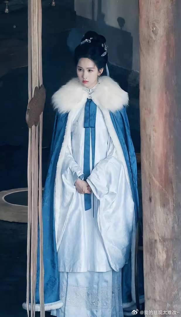 女明星斗篷古装造型集合陈都灵，李一桐，任敏，田曦薇，王楚然，卢昱晓，杨紫，白鹿，