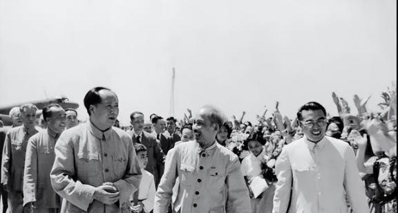 1969年，越南主席胡志明与世长辞，消息传到中央，周总理亲自指示驻越大使千万不要