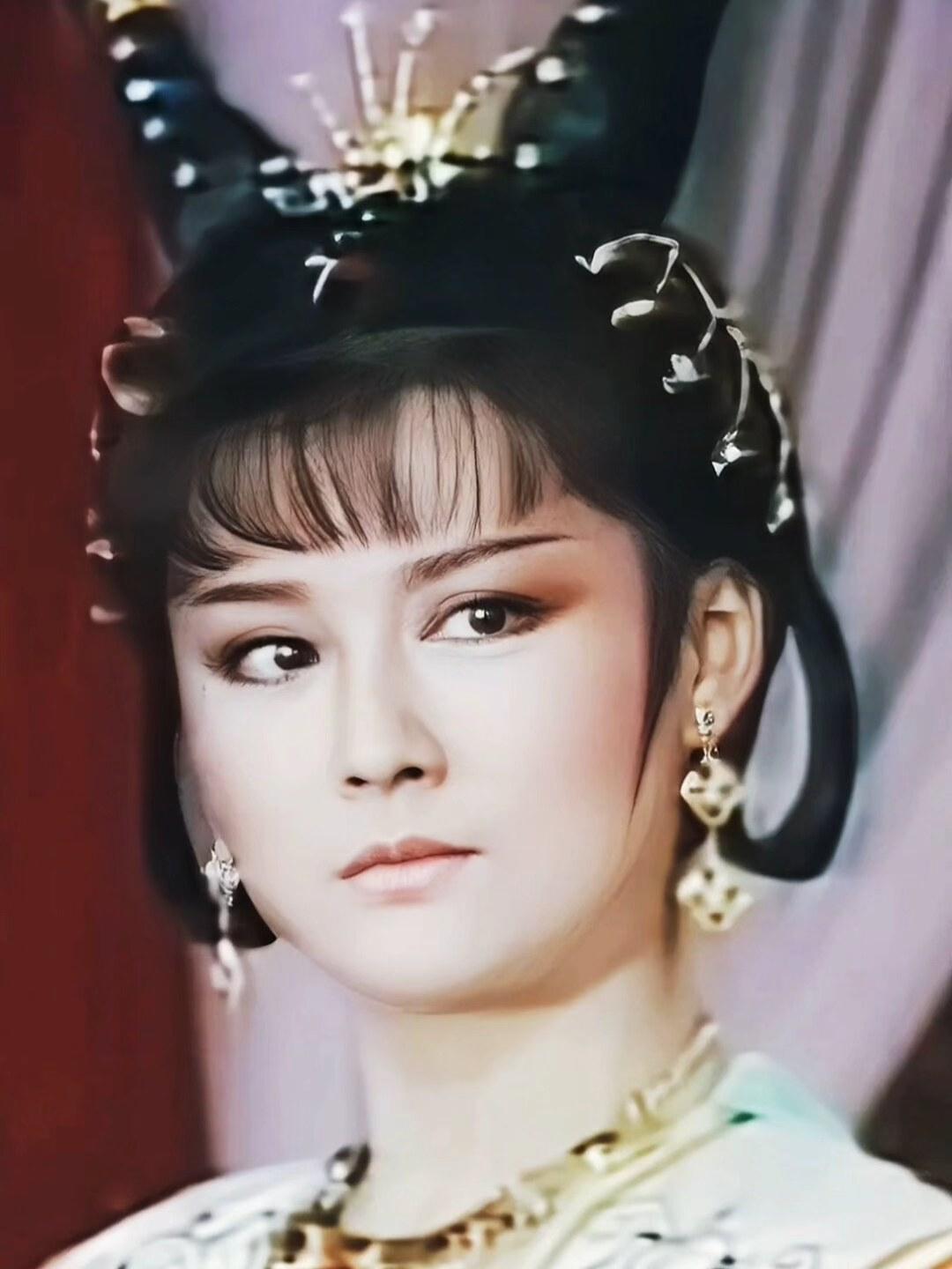 脸像30岁，脖子像80岁？潘迎紫否认医美，晒出“惩罚式”保养法在娱乐圈，有一