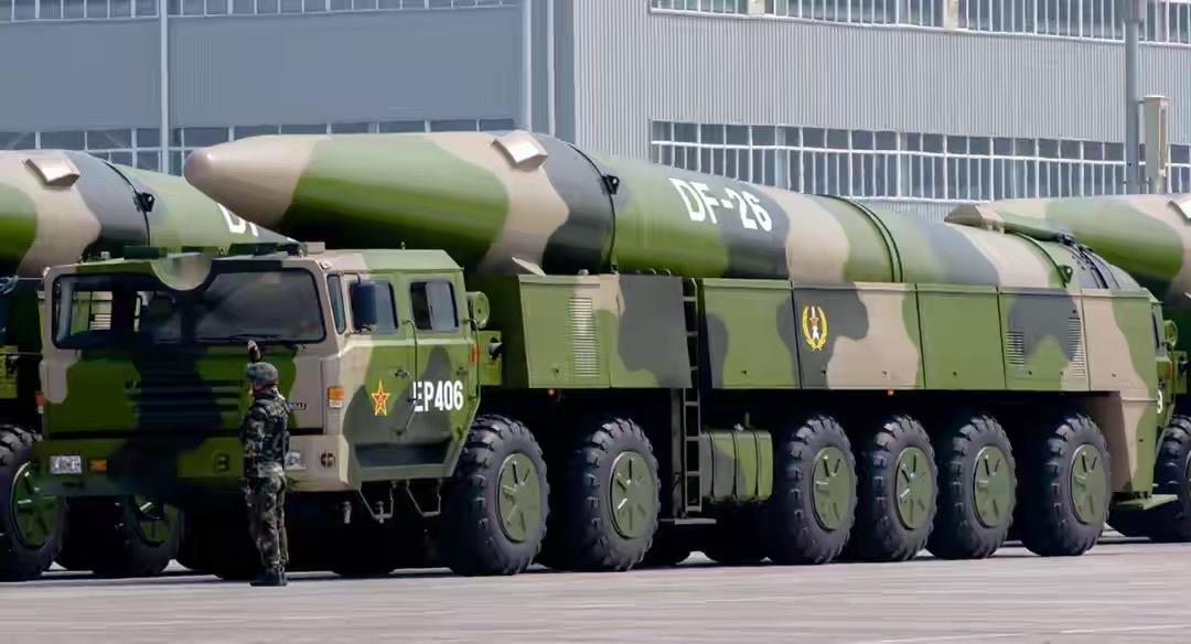我国的火箭军有多强？中国火箭军是全球顶尖的陆基战略导弹力量，定位为战略威慑核