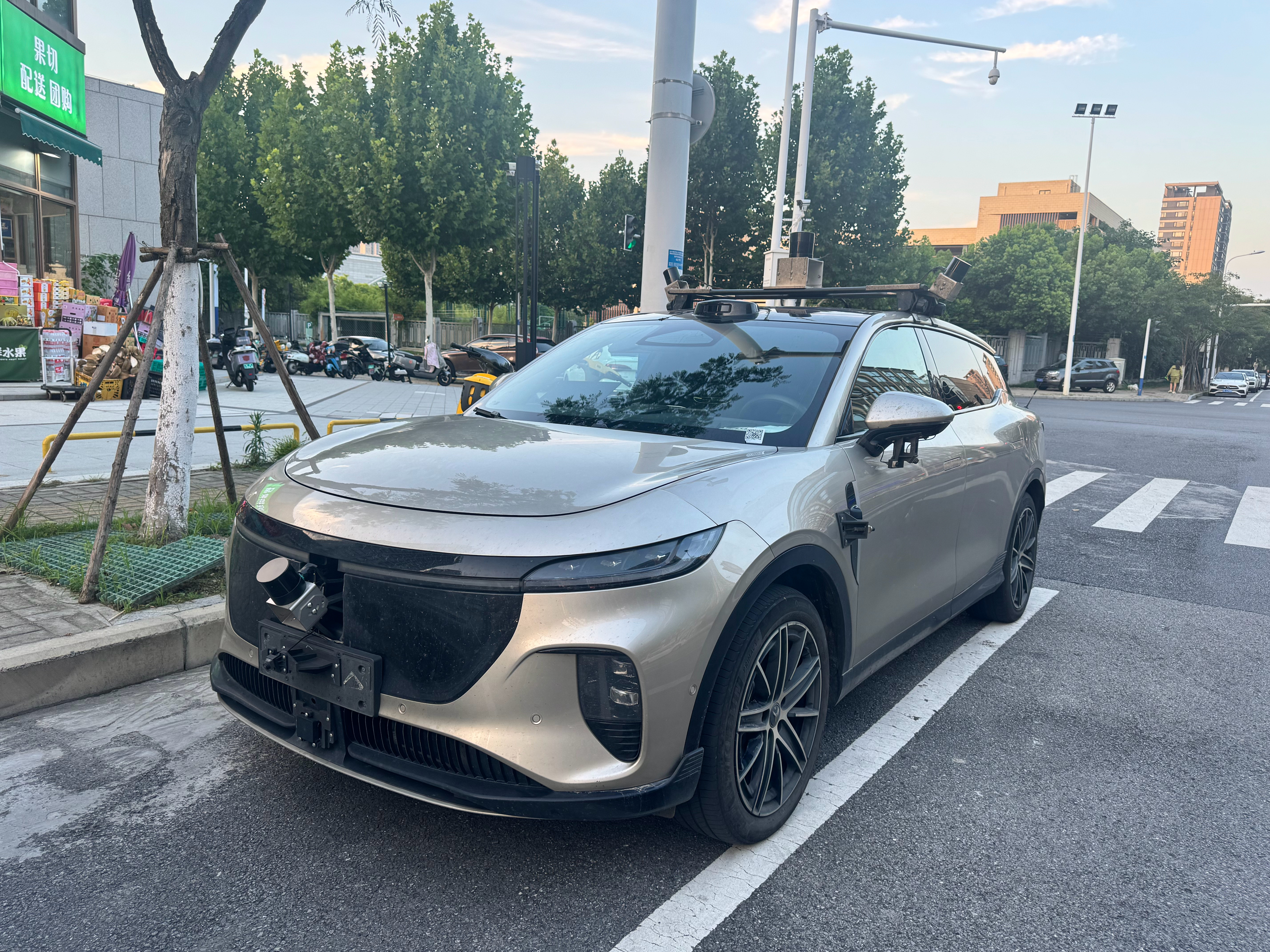 岚图知音不是已经上市了吗？怎么还有测试车？难道是27款？但是看着不像啊，25款的