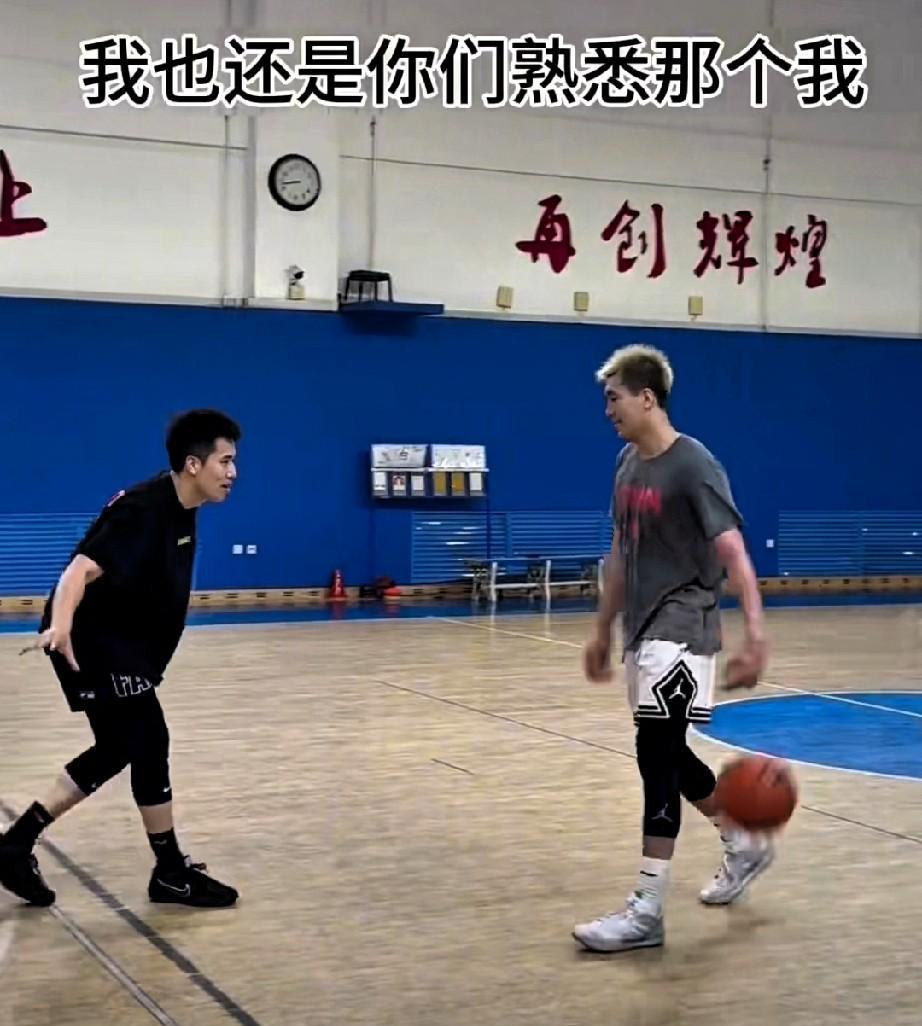 郭艾伦发的视频看，重回辽宁男篮概率非常大，想回归的预热，有点服软的意思，配文更是