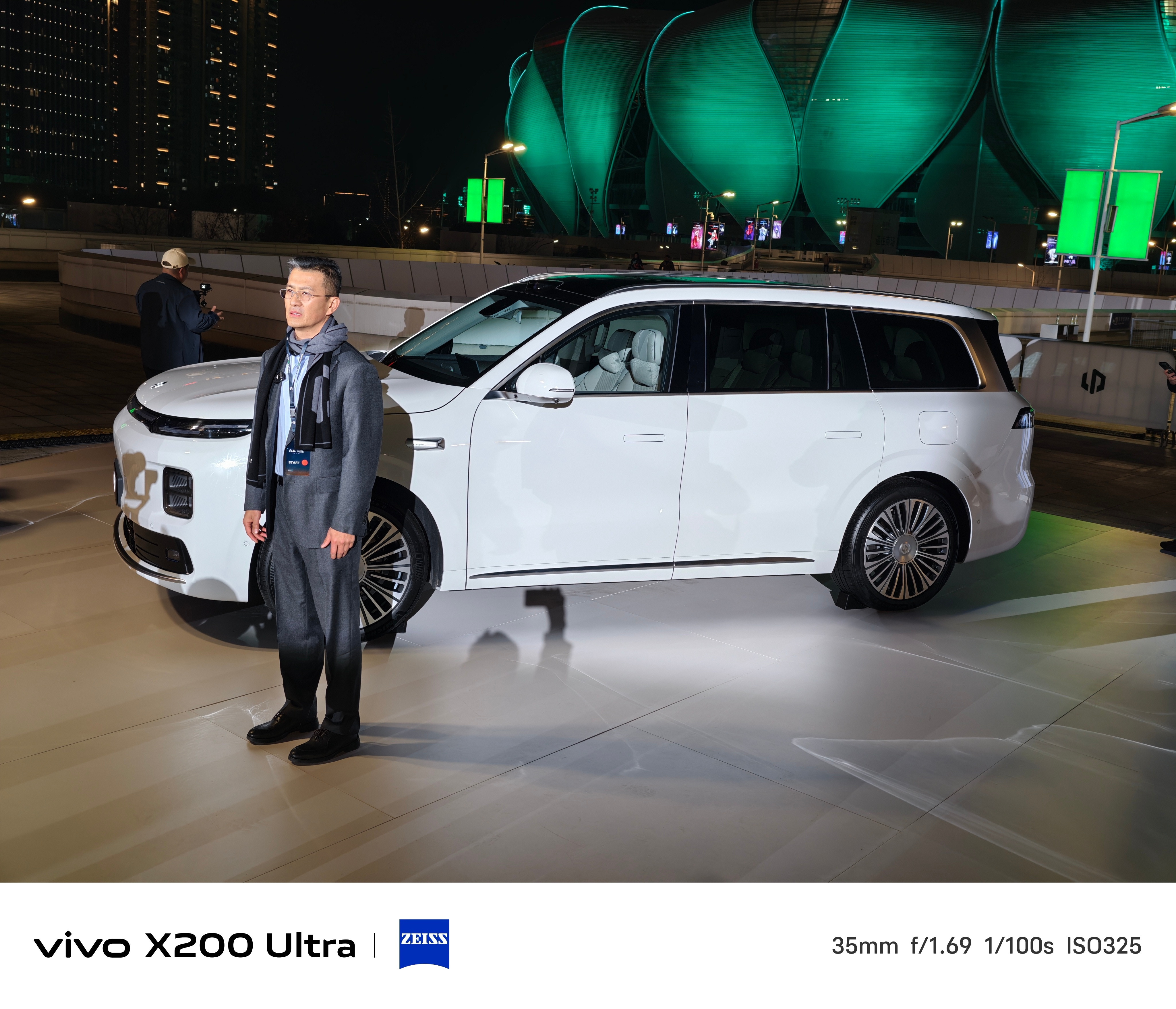 这是目前零跑D19的几个颜色吧？图5那个灰色有点高级(◐_◑)纯电版的前备箱，看