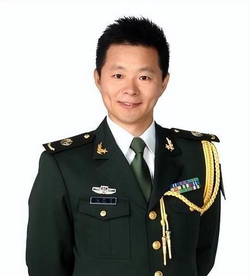 西部歌王王宏伟说：“1996年偷偷参加青歌赛闯进决赛，回去直接被部队降级。那段日