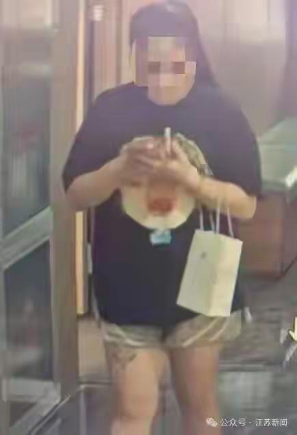 “各怀鬼胎！”浙江绍兴，一女子借宿闺蜜家，直接偷走闺蜜38克金手镯，她联系一做黄