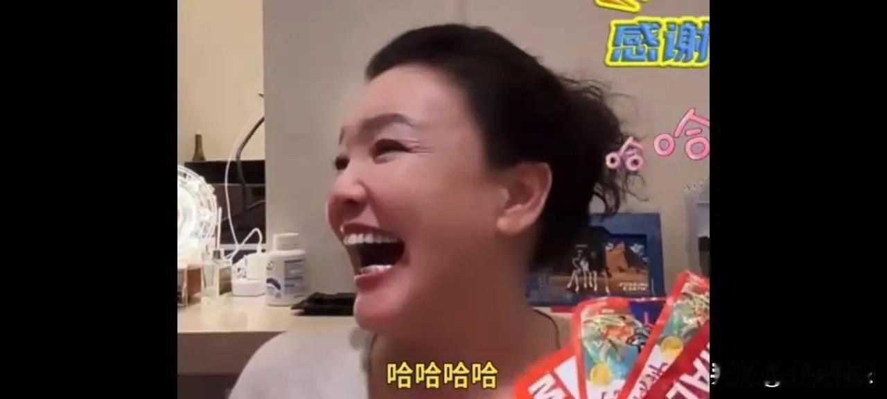 张兰做梦都能笑醒吧！张兰万万没想到，自己在遇到困难时，出来解救他的不是汪小菲