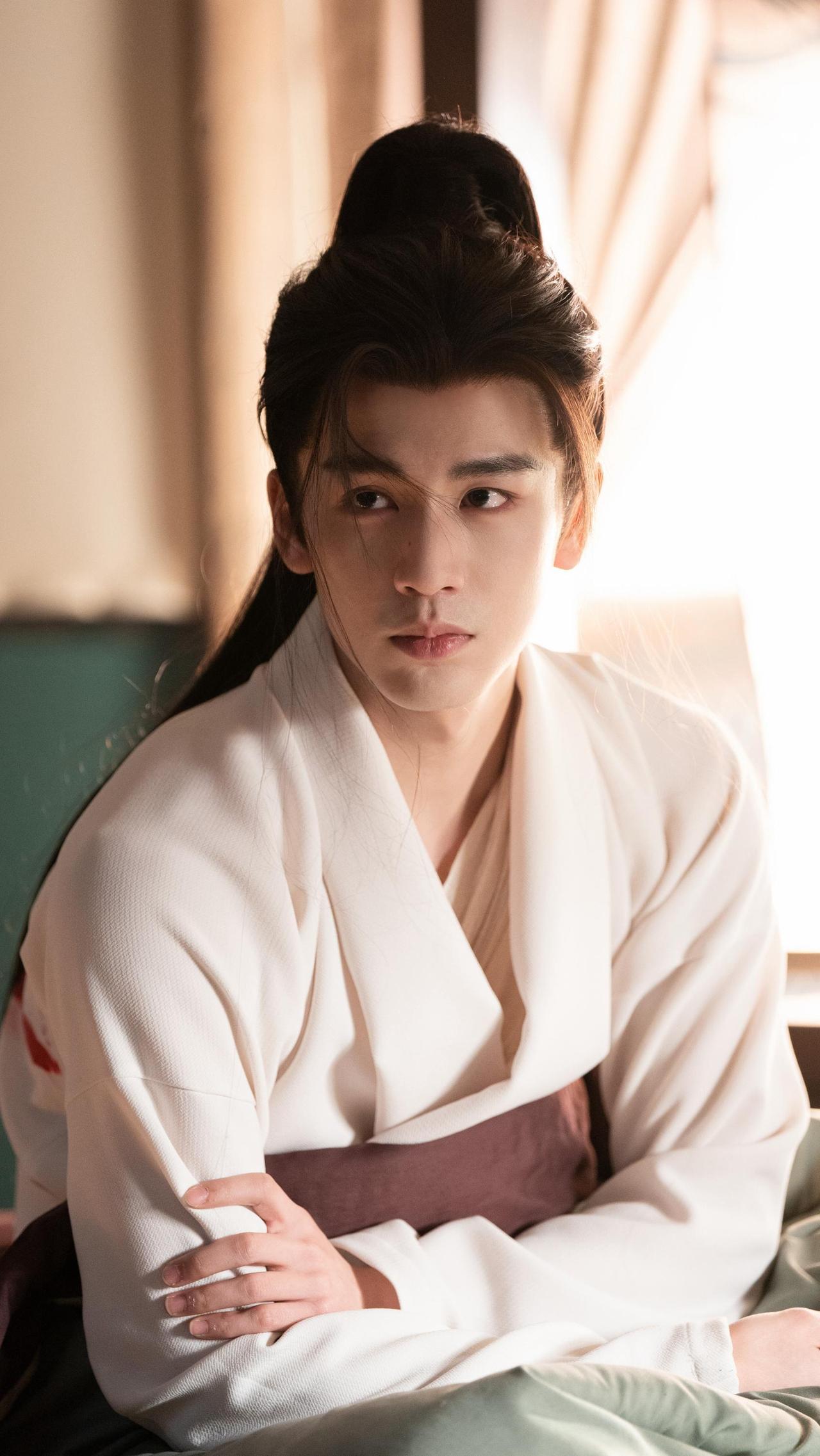 捡男人生存指南：水里的别碰，冬天的可以冲姐妹们，路边的男人真的不能随便捡。