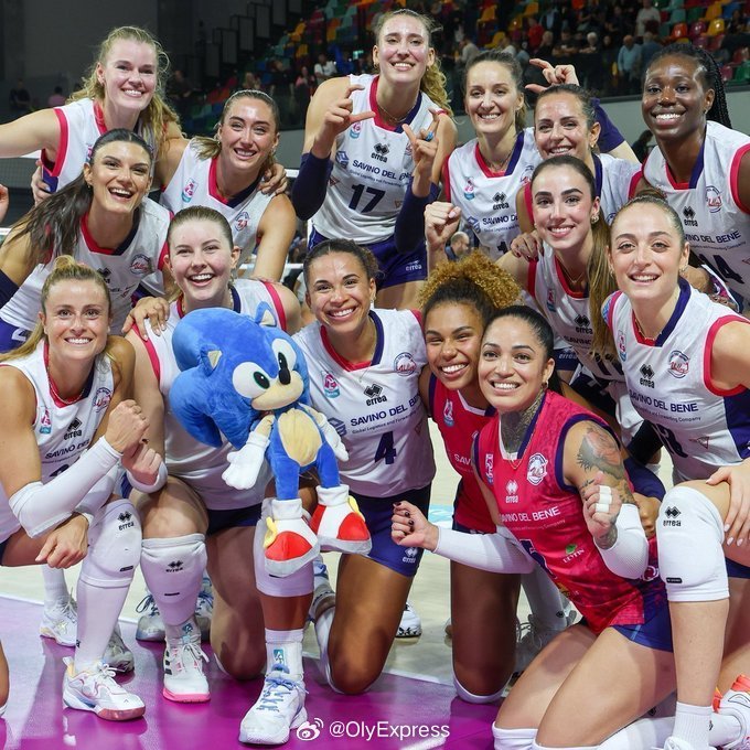 【斯坎迪奇获意甲季军迎来34天休战期】国际排坛动态在今天凌晨结束的意甲女排半决