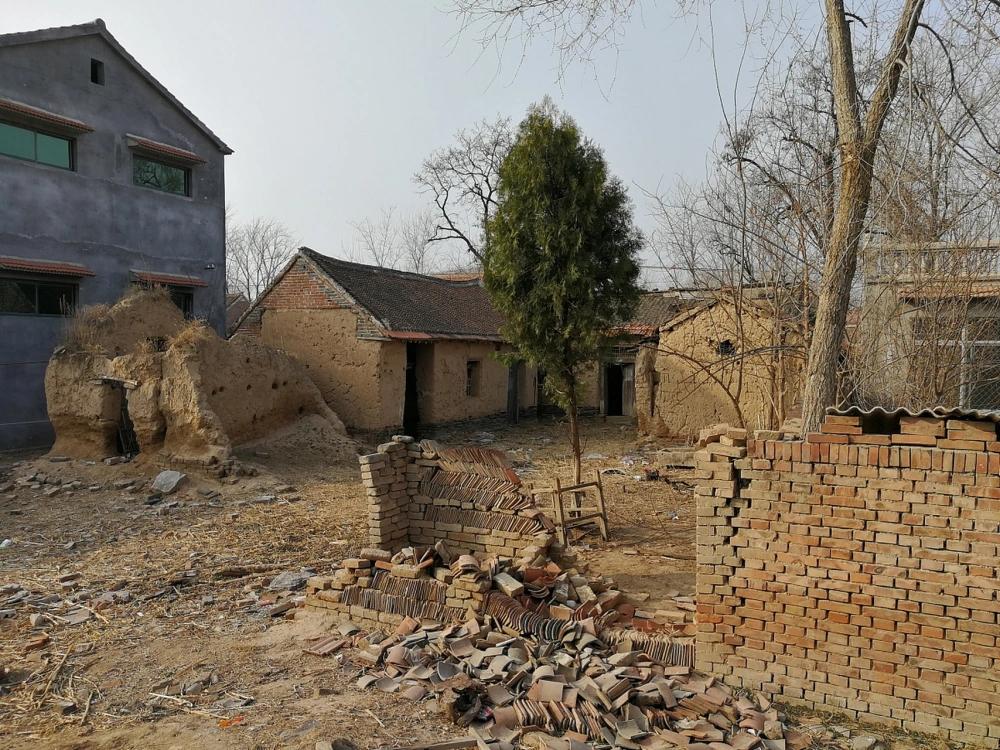宅基地"地随房走"听着合理，房一塌才发现：进城的人，根被掐了！政策把宅基