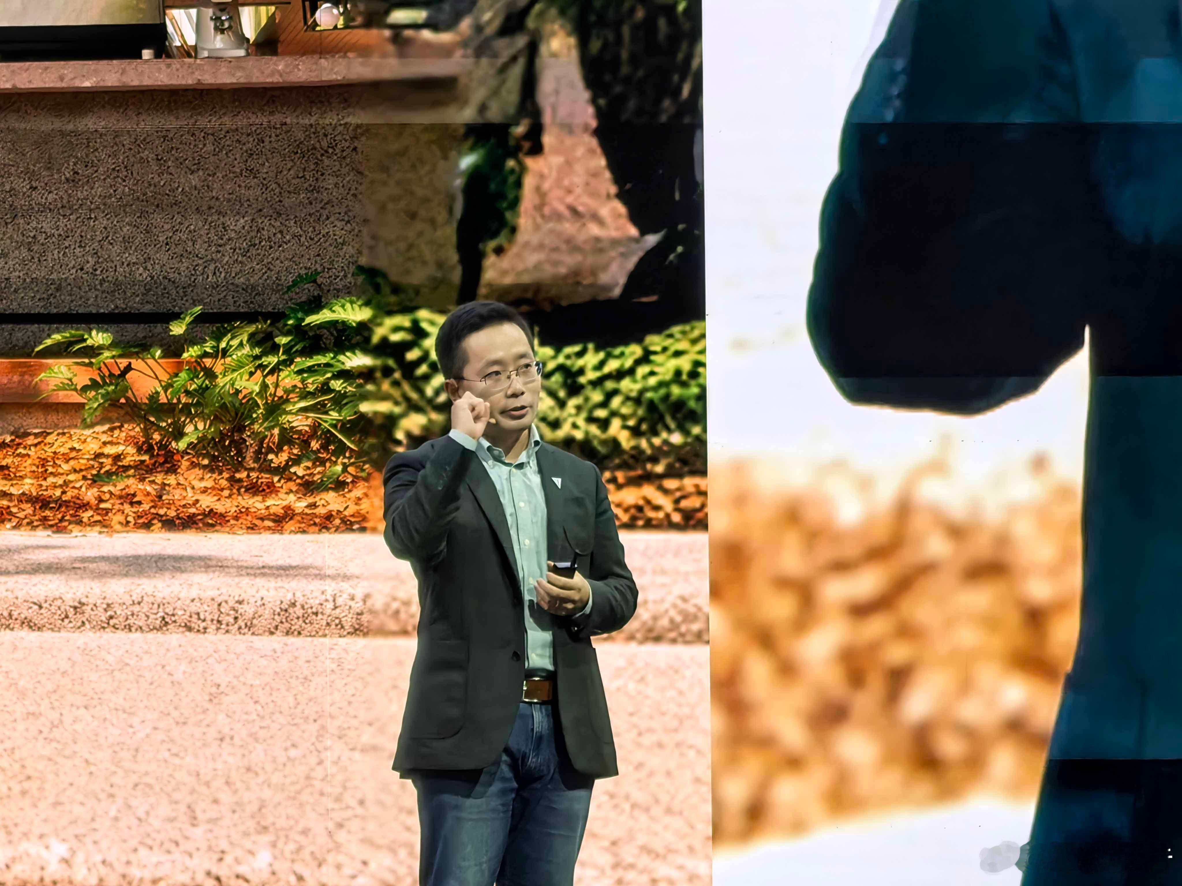 截止5月21日，深蓝S09大定17000台，其中邓承浩卖了7台，哈哈。汽车深蓝S