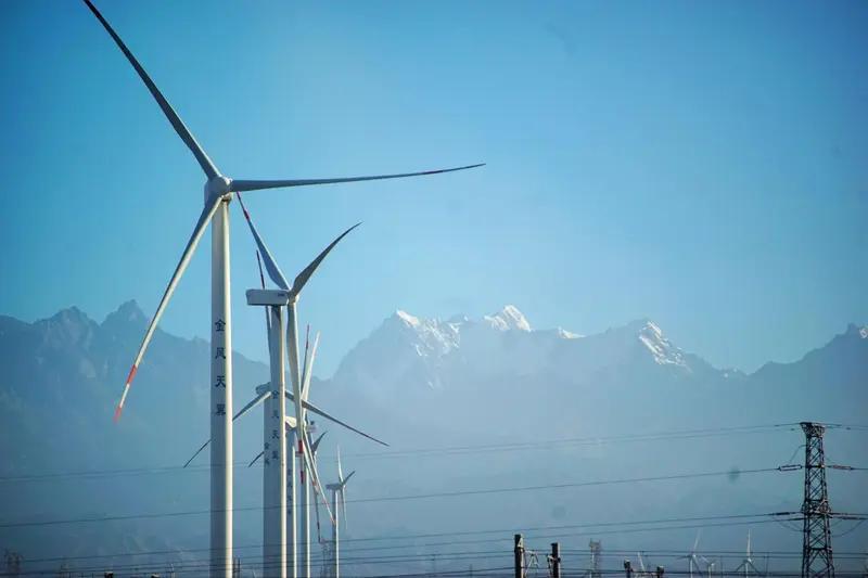 新疆能源未来发展超值得期待！新疆有着丰富的煤炭、石油、天然气等传统能源，储量那叫