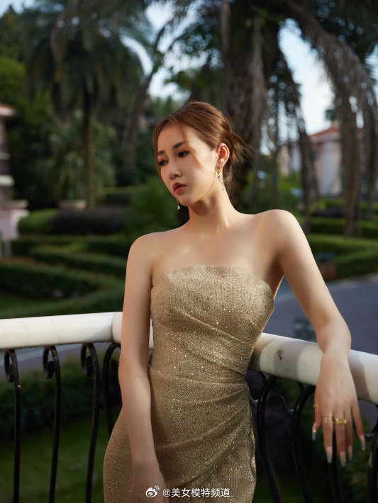弦子姐姐这美背身材绝了奥​​​