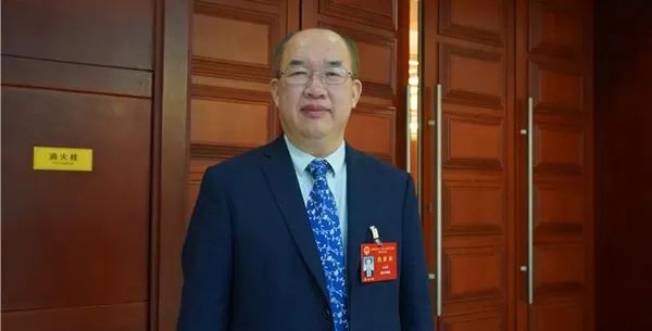 石京山, 搞权色交易、赌博, 退休后收礼