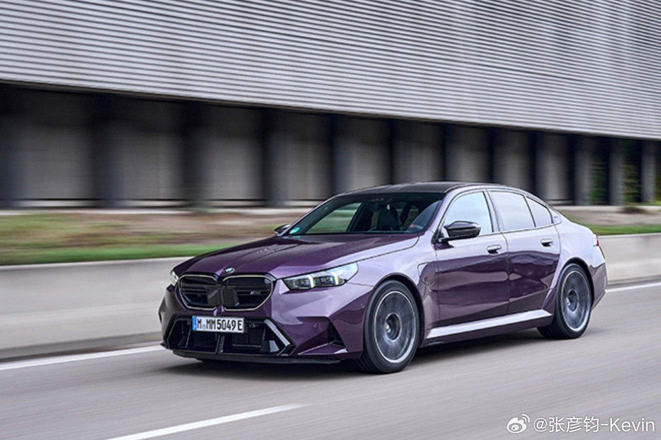 昨天从聊到设计风格，我看好多人在评论说这代新5系丑，这丑吗？？？我不觉得。当然，