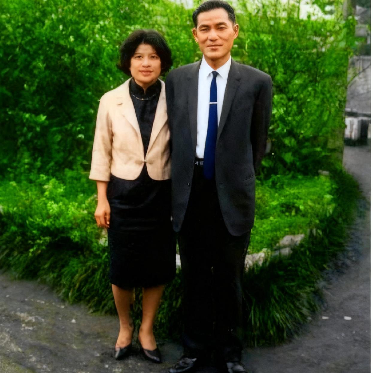 1965年，地下党员陈明忠与妻子冯守娥，留下一张温馨合影。身为地下党员，陈明忠是