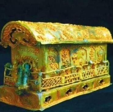 2015年，卫永刚以开餐馆作掩护，秘密挖掘了一条280米长的地道，将位于彬州市中