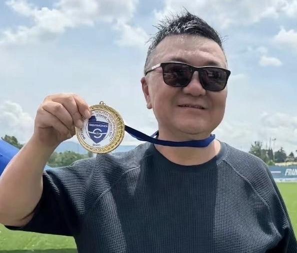 欣悉：意大利足协为董路颁发国际教练证书！意大利足协FIGC，为董路颁发欧足联