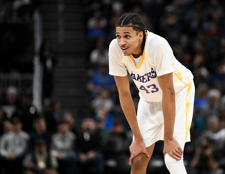 NBA夏季联赛半决赛，湖人88-92不敌勇士。本场比赛，湖人24号秀卡尔表现一般