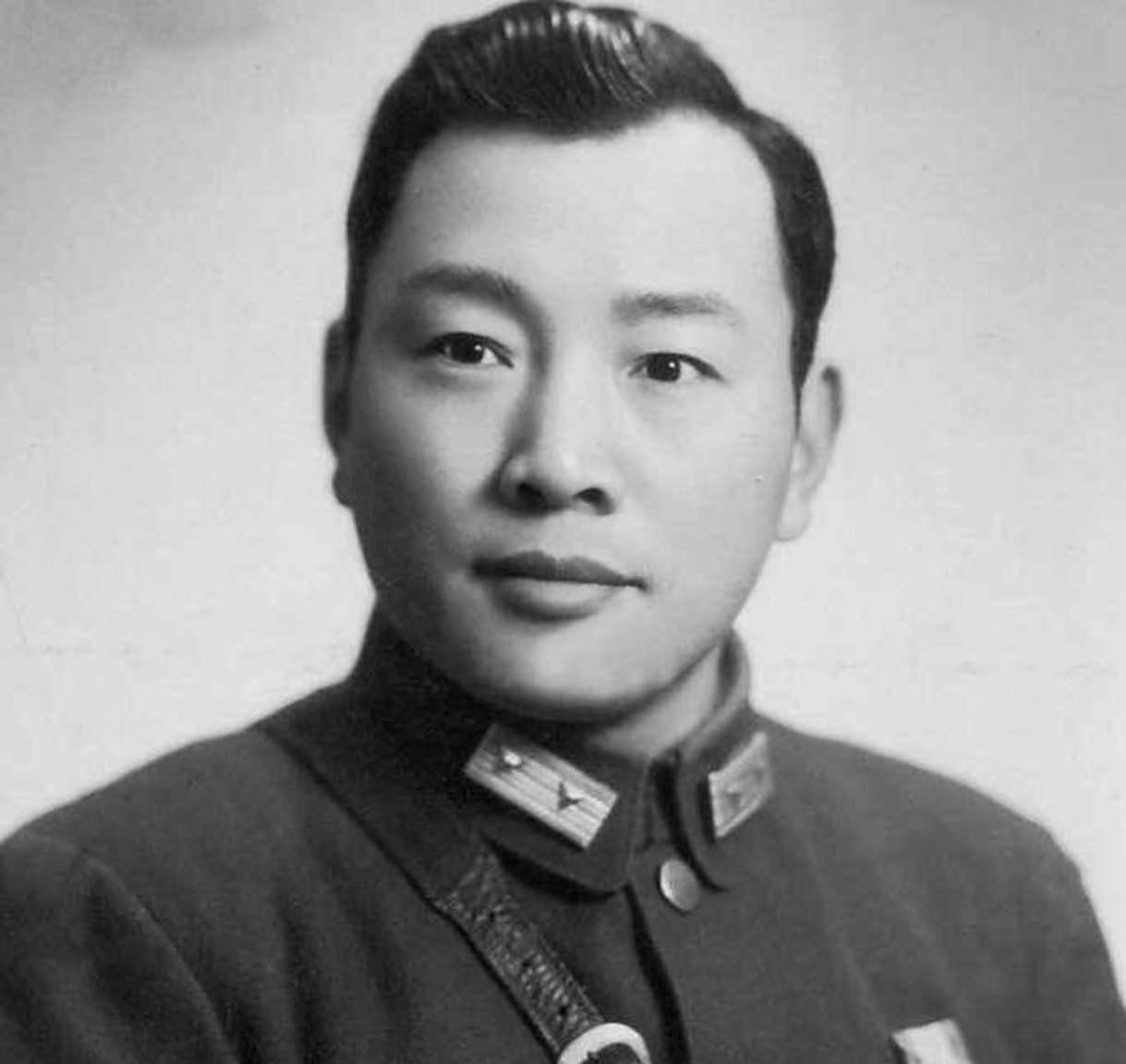 宋希濂被俘后，解放军第五兵团司令员杨勇点名要见他，当宋希濂走进会议室的一瞬间，眼