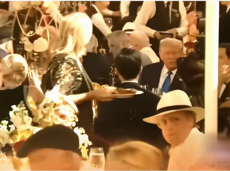 美国政府停摆太久，恐生巨变兴，百姓苦；亡，百姓苦当美国联邦政府停摆之际，川普在自