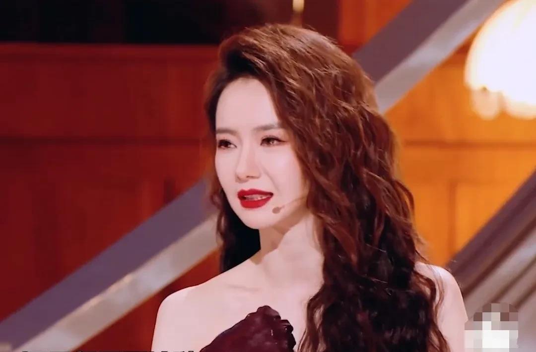 戚薇谈起怀二胎时，没人找她工作，内心满是失落。在怀二胎之前，她每天早上的第一件