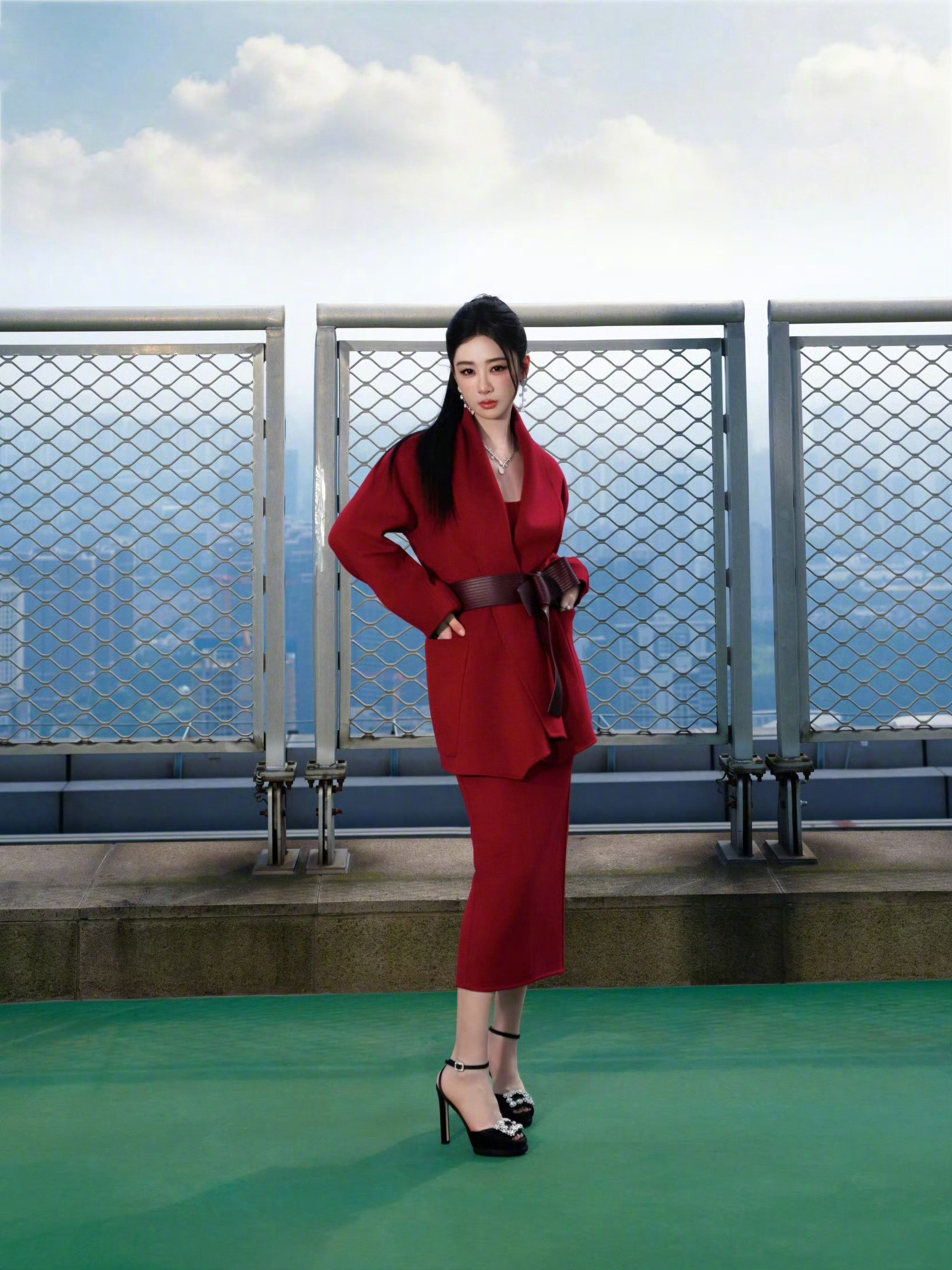 杨紫今日亮相金鹰奖提名表彰典礼。凭借电视剧《生命树》入围最佳女主角。红火色调的M