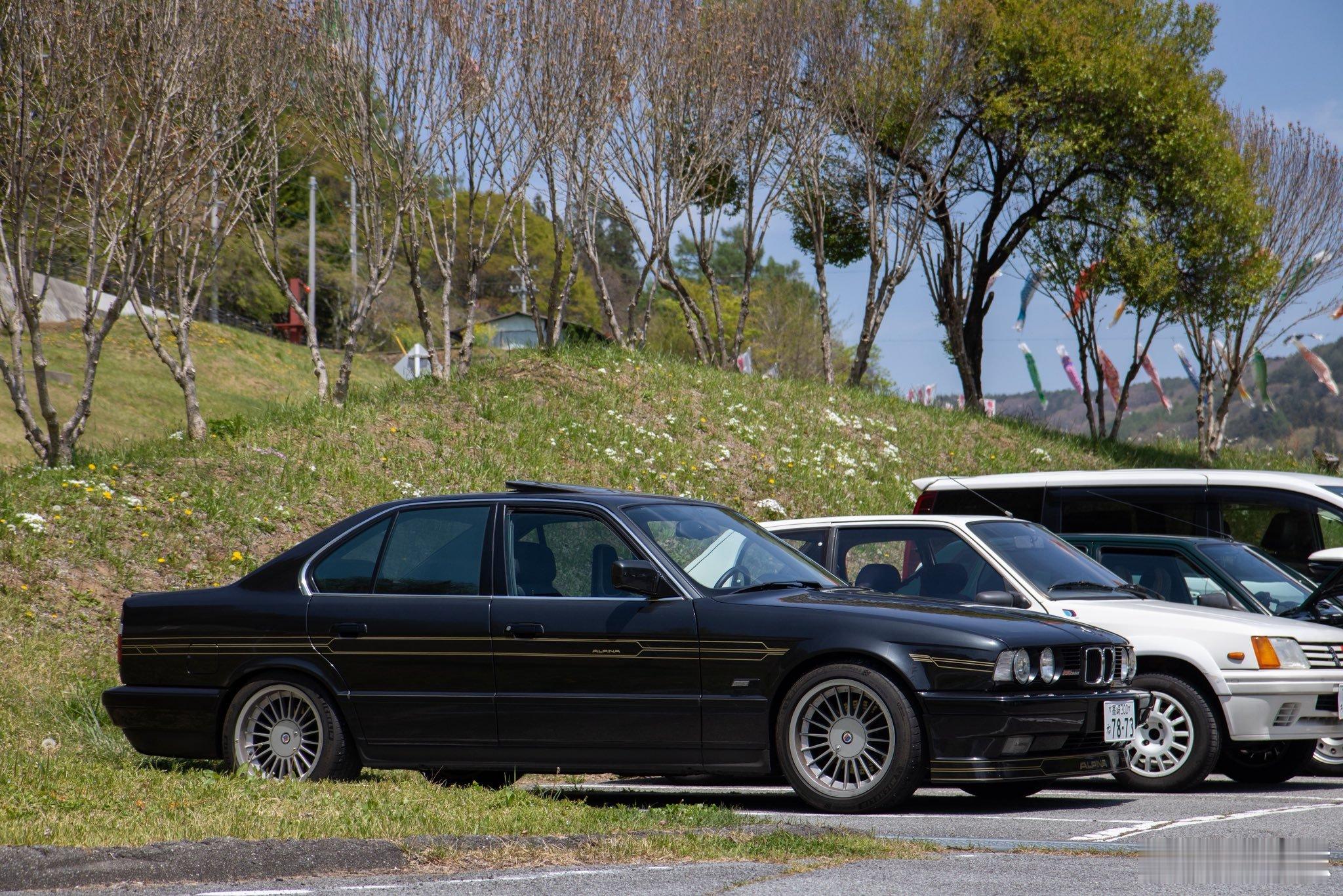 野生ALPINAB103.5/1，基于E34宝马5系打造的狠货，黑车身配金色