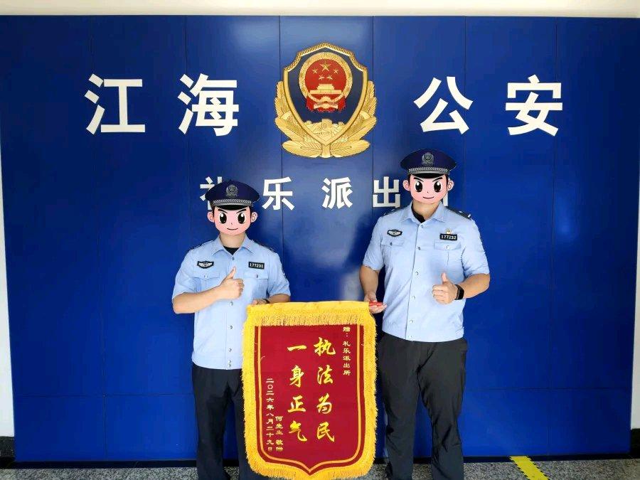 刷到这个新闻的时候我整个人都看愣了，江门工厂的修理工何先生攒了大半年才攒下1.2