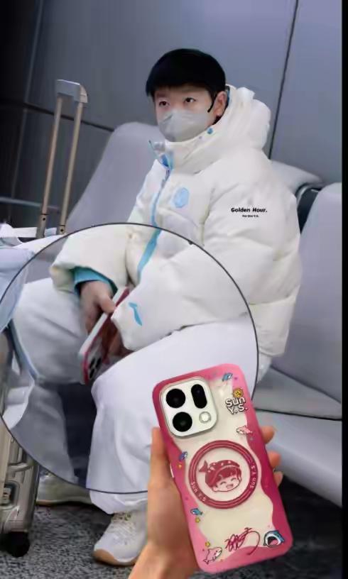 孙颖莎手机壳引爆抢购潮！OPPO工厂连夜加班也赶不上粉丝手