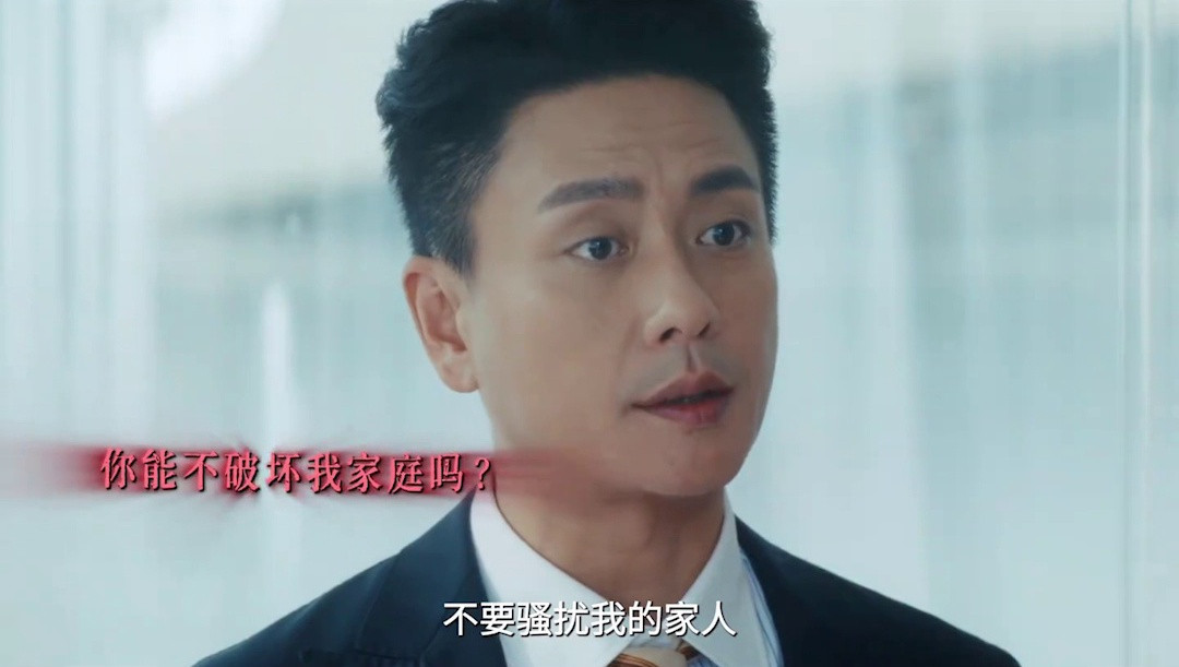 职场暗恋者的救赎：朱鹤用智慧化解同事情愫