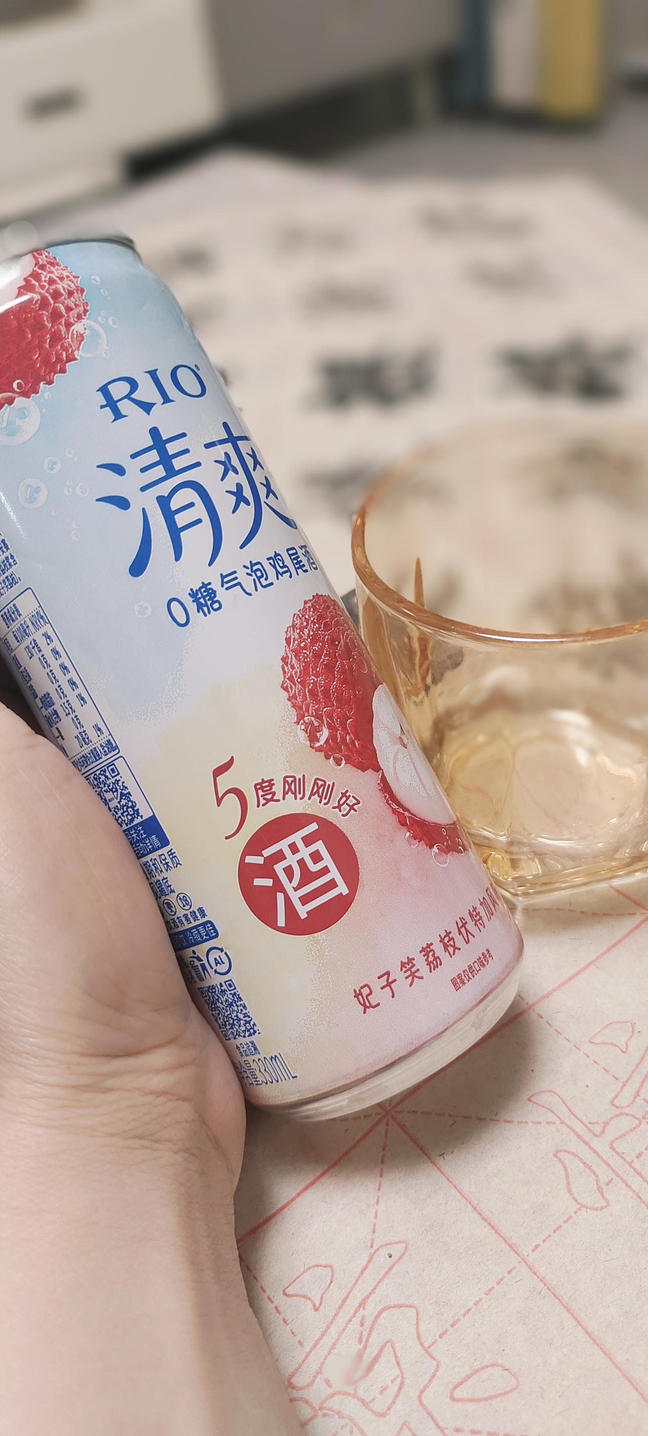 35岁的女孩刚刚去奶茶店应聘，店长告诉她我们店只招25岁的，女子停顿了一下问