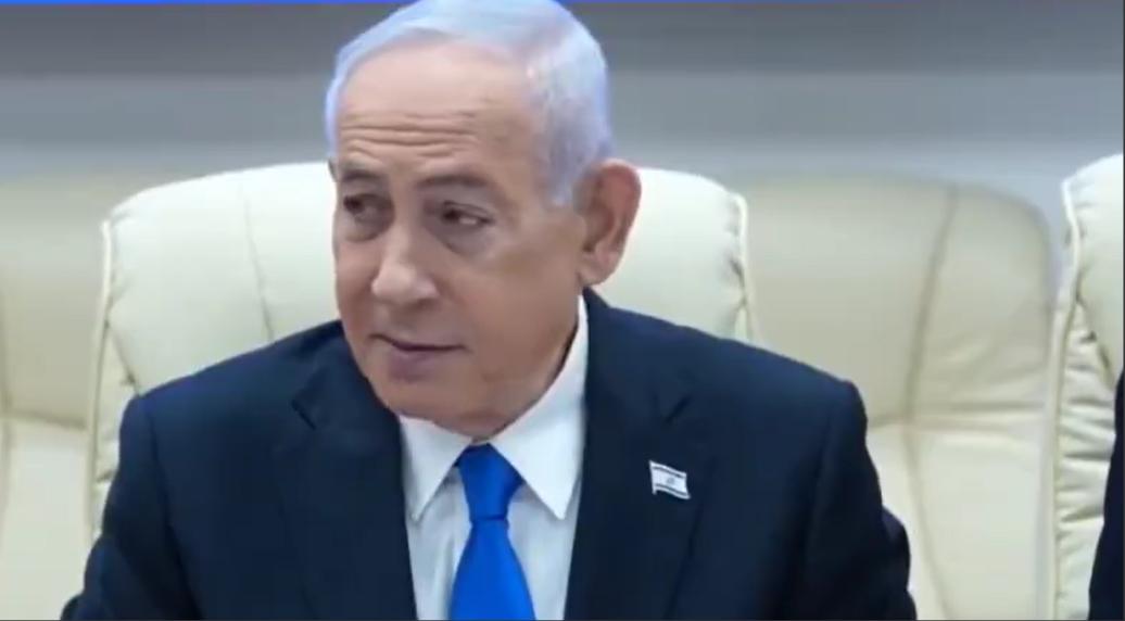 我不演了，我摊牌了：美国确实被我们操控，特朗普政府就是我们的提线木偶，你们能拿我