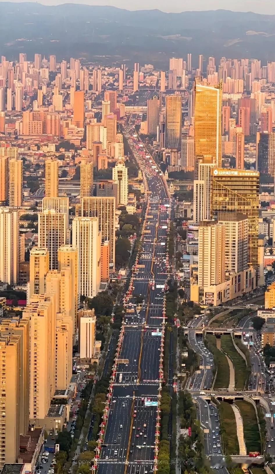 大家不得不承认！2025年前三季度太原GDP是3896亿，而榆林GDP达到565