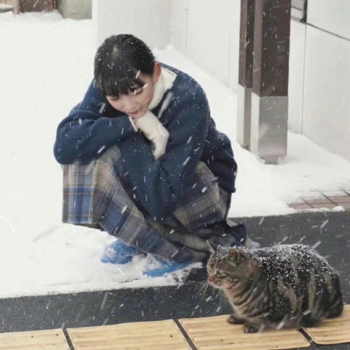在世间，本就是各人下雪，各人有各人的隐晦与皎洁。——今山事《一杯茶垢》