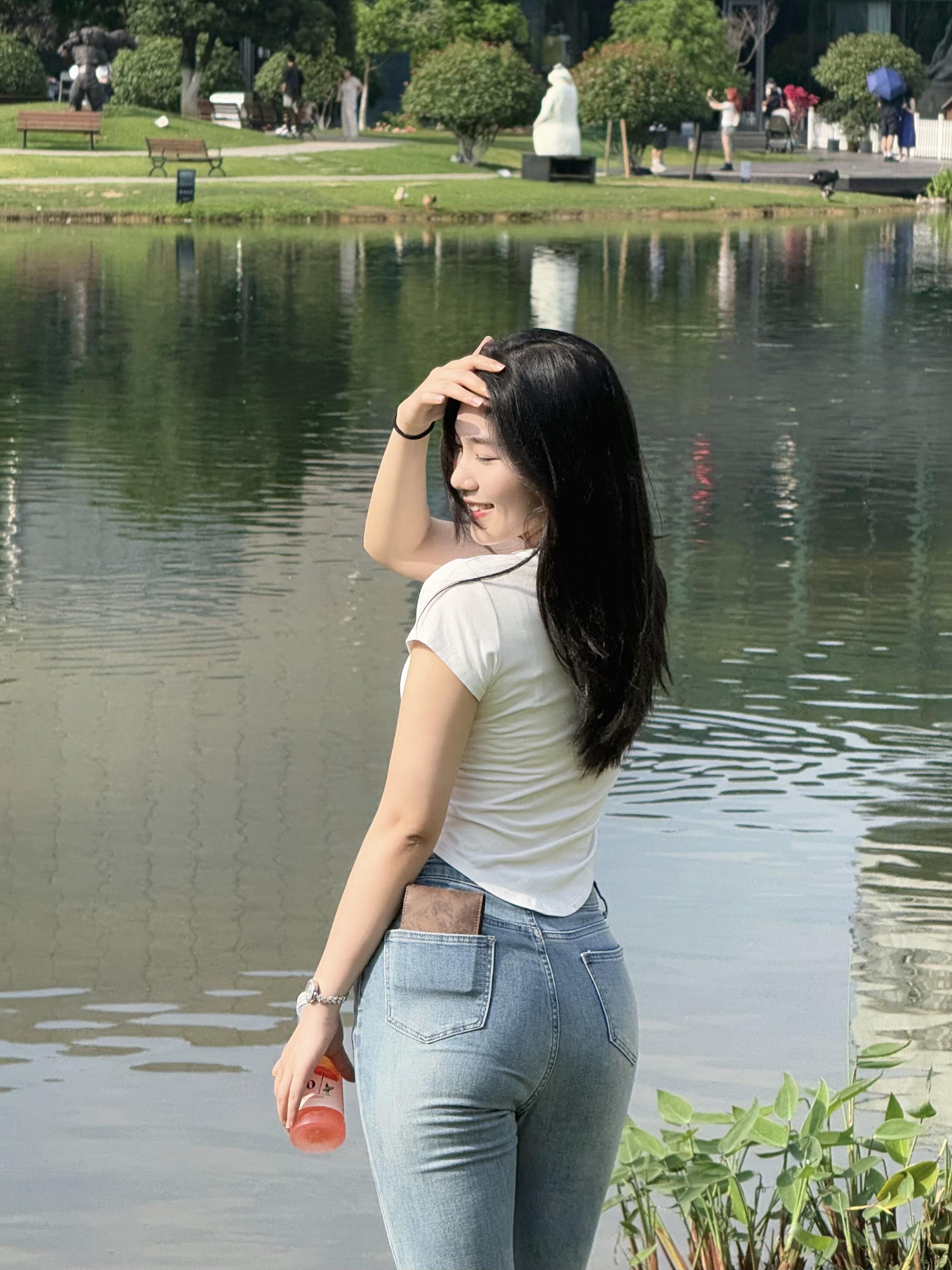 今天陪嫂子来公园游玩。