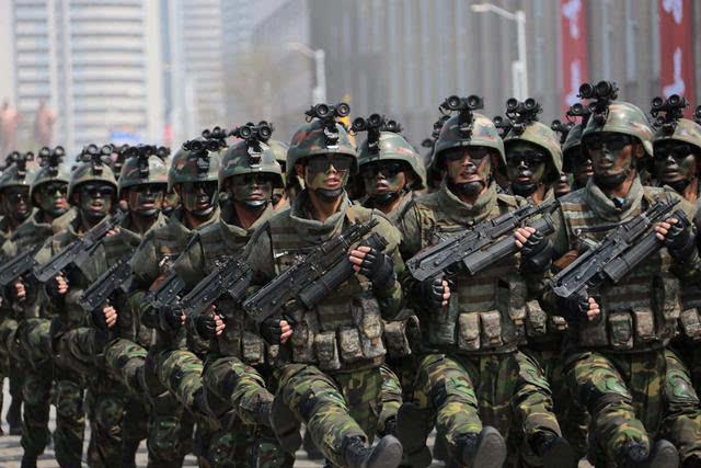 【朝鲜这波“暗度陈仓”，格局直接拉满！】近日，乌克兰与韩国称公布了“朝鲜士兵再