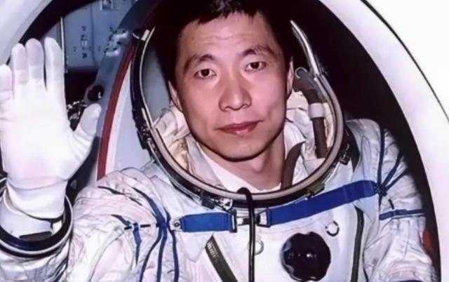 杨利伟为什么后来再也没有登天？其实，他能够活着回到地球就已经是万幸，在他攀登太空