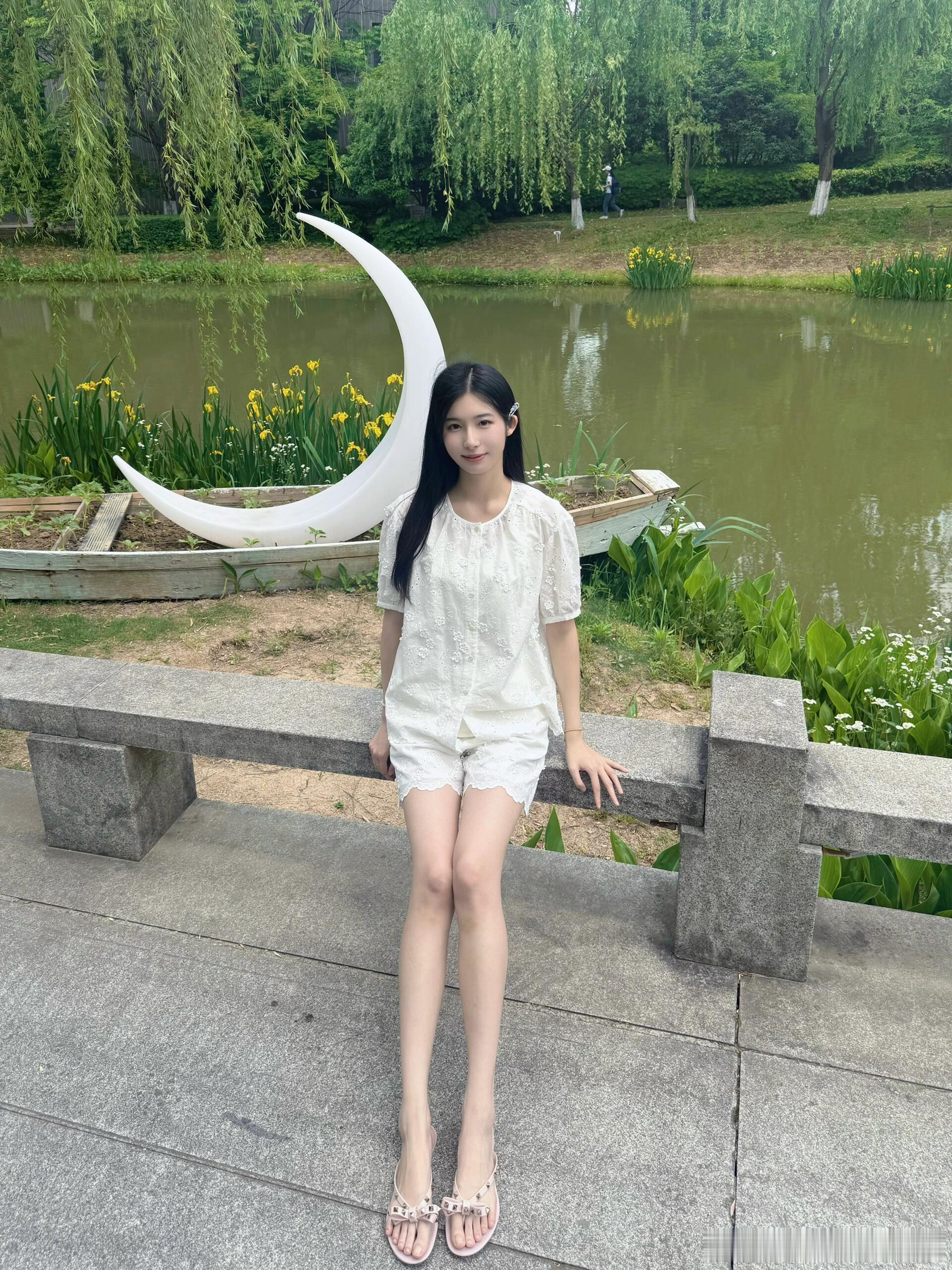 大长腿穿凉拖，洒脱又好看～​​​