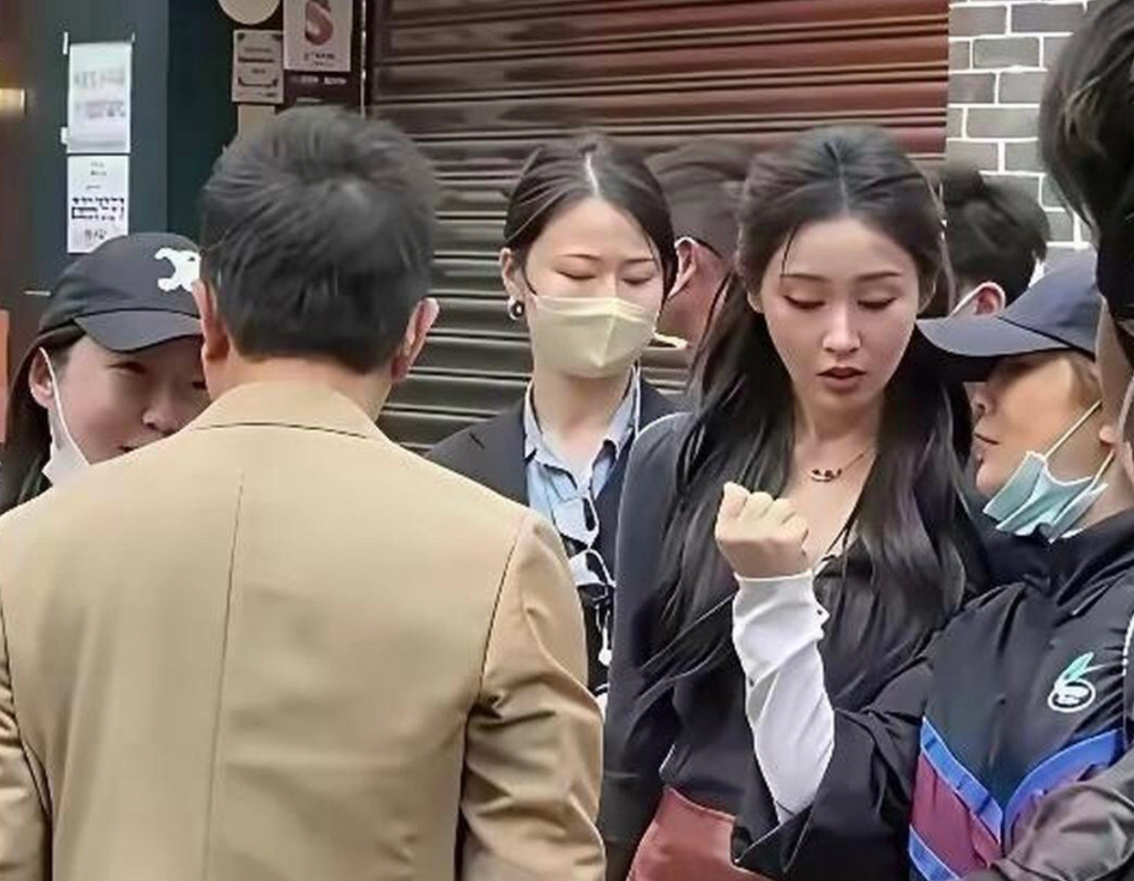 张天爱无美颜无滤镜的照片居然长这样，这才是明星最真实的样子吧