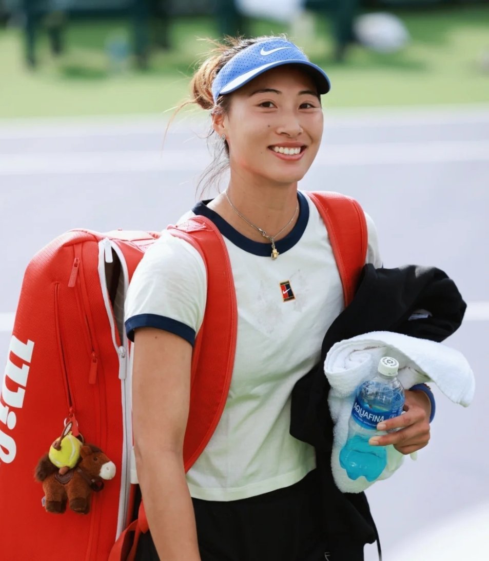 郑钦文不会停止冲击世界第一郑钦文真的太敢拼了，年轻、有冲劲、有实力，每一场都在突