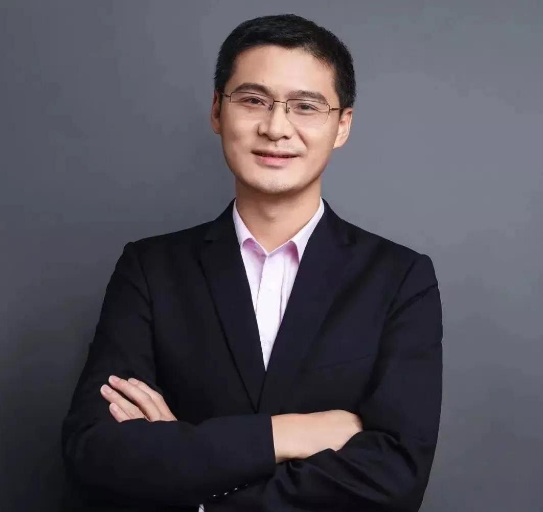 这一幕太奇怪了：罗翔退网很久了，有人借“斩杀线”把他拉出来大加挞伐；许小年201