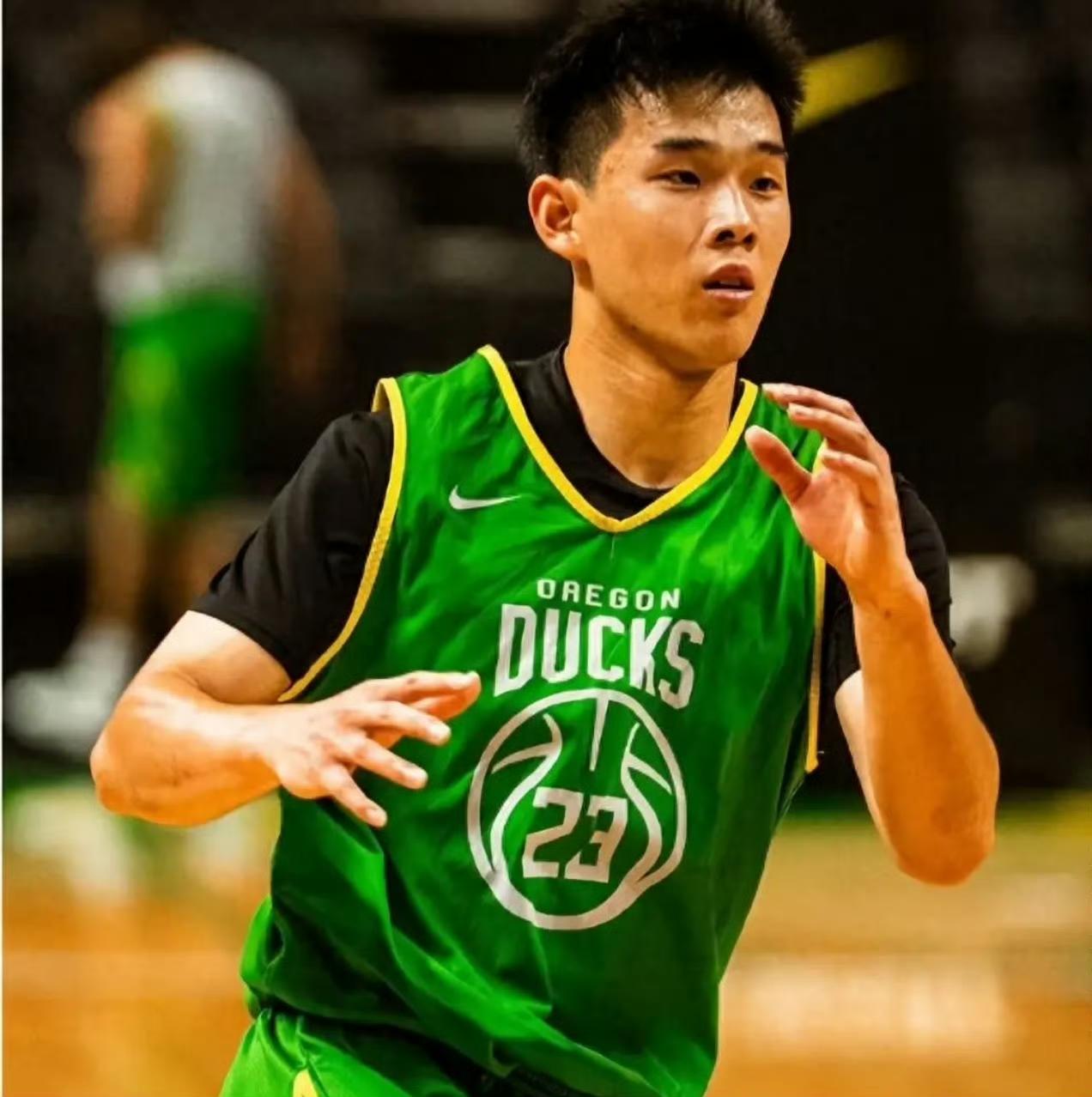 今天NCAA赛场上，两位中国球员的处境形成了有趣对比林葳所在的俄勒冈大学对阵