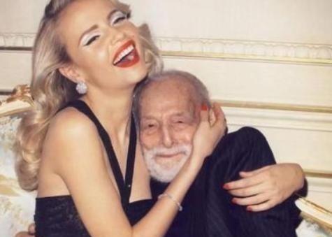 1994年，年仅26岁的脱衣舞娘安娜·妮与89岁的石油大亨结婚，仅仅一年后，年迈