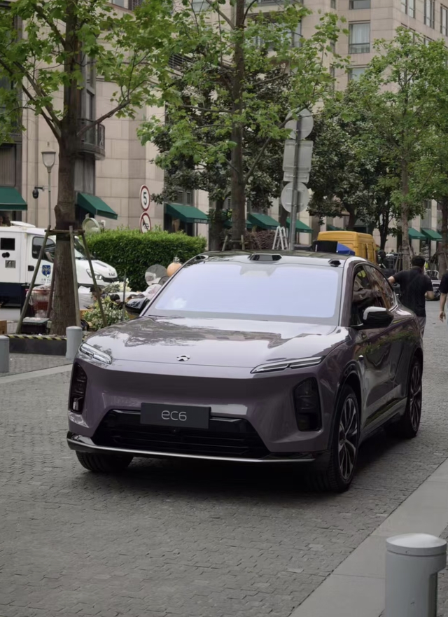 蔚来新款EC6基于NT2.5平台爆款了蔚来新款EC6无伪装爆光了，它延续了之前