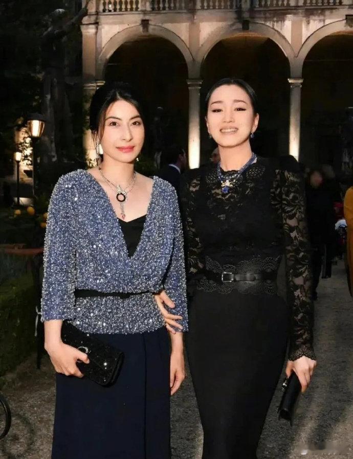 郭晶晶单独看并不漂亮，合影却都不输，太神奇了[抱抱]​​​