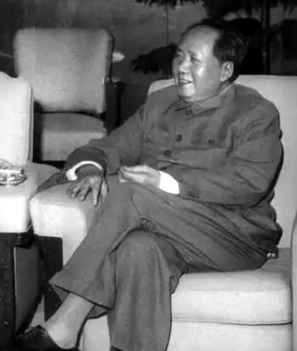毛主席当年的预言太牛了！美国曾扬言全面封锁中国，毛主席却表示：“封锁吧，再封锁十
